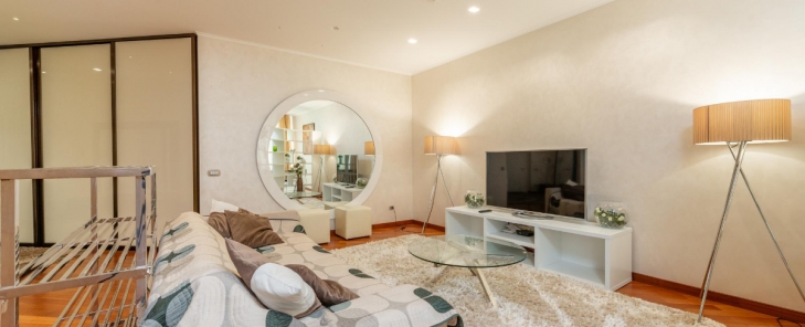 Γιατί πρέπει να καθαρίσετε τα χαλιά μετά τη μετακόμιση σε νέο σπίτι;